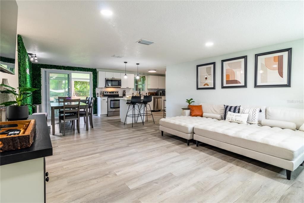 Active With Contract: $399,000 (4 beds, 2 baths, 1600 Square Feet)