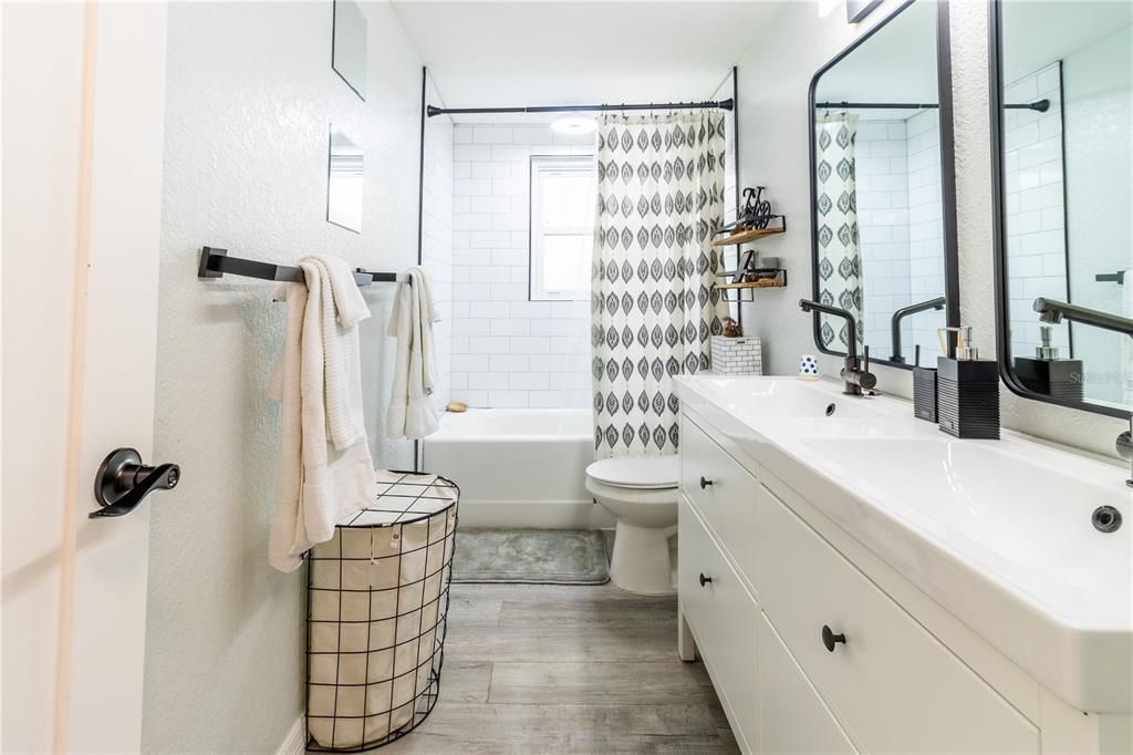 Active With Contract: $399,000 (4 beds, 2 baths, 1600 Square Feet)