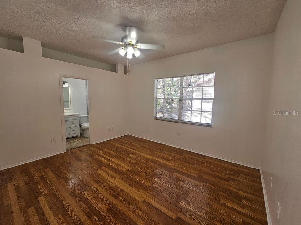 For Sale: $249,900 (2 beds, 2 baths, 1394 Square Feet)