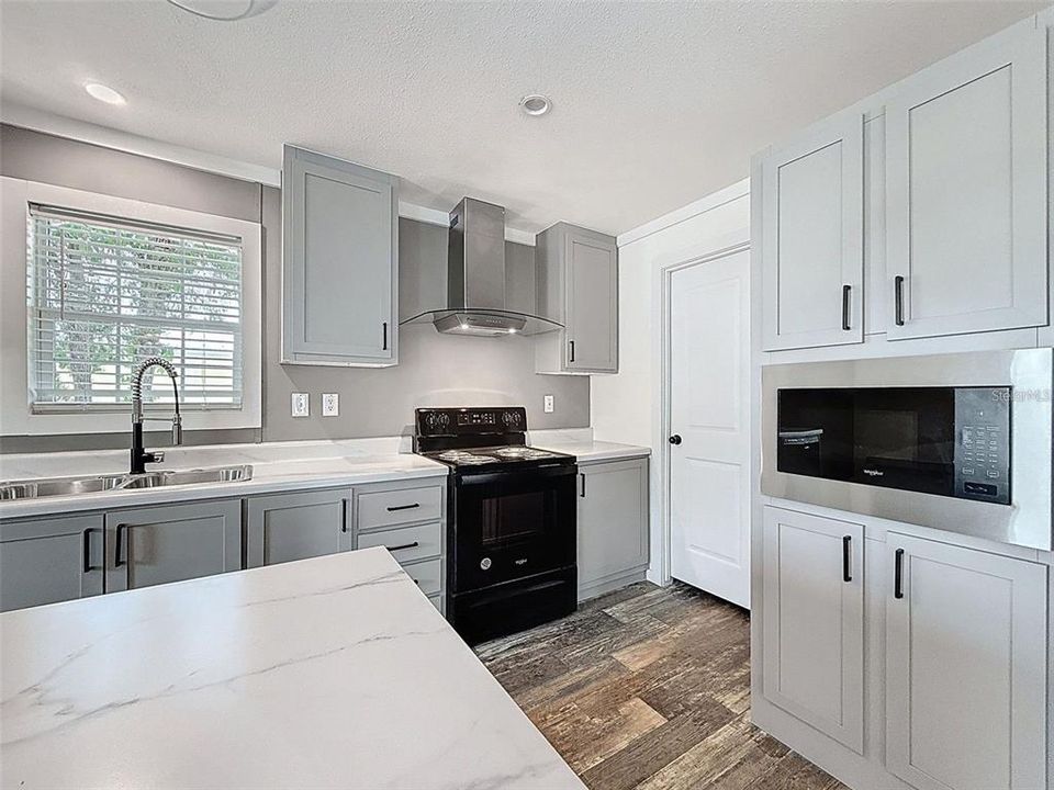 For Sale: $225,000 (3 beds, 2 baths, 1493 Square Feet)