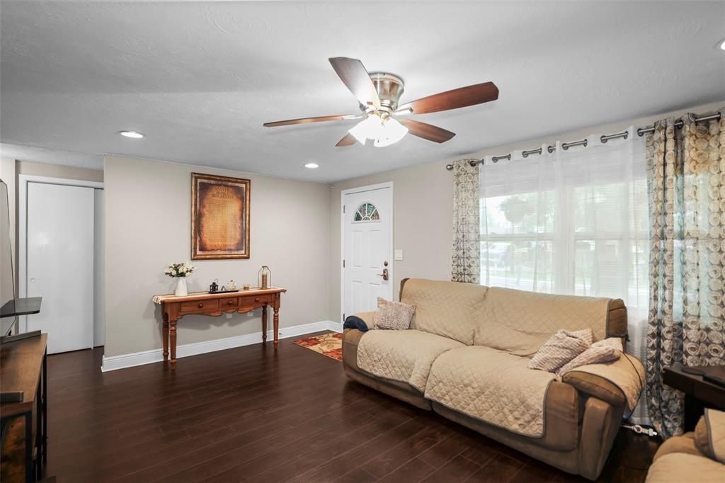 For Sale: $368,000 (3 beds, 2 baths, 1680 Square Feet)