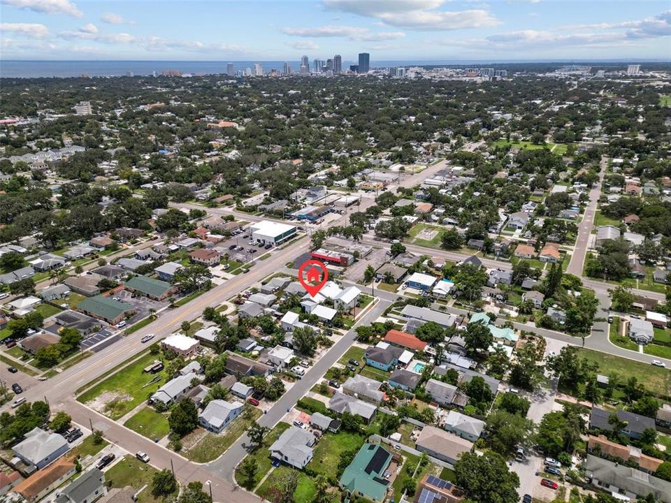 For Rent: $2,450 (1 beds, 1 baths, 685 Square Feet)