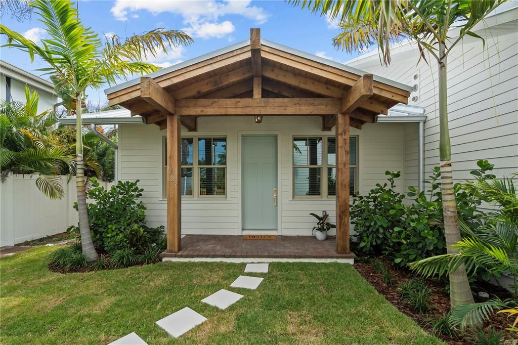 For Rent: $2,450 (1 beds, 1 baths, 685 Square Feet)