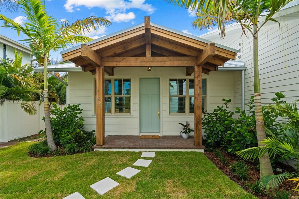 For Rent: $2,450 (1 beds, 1 baths, 685 Square Feet)