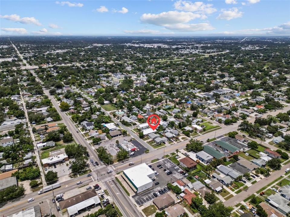 For Rent: $2,450 (1 beds, 1 baths, 685 Square Feet)
