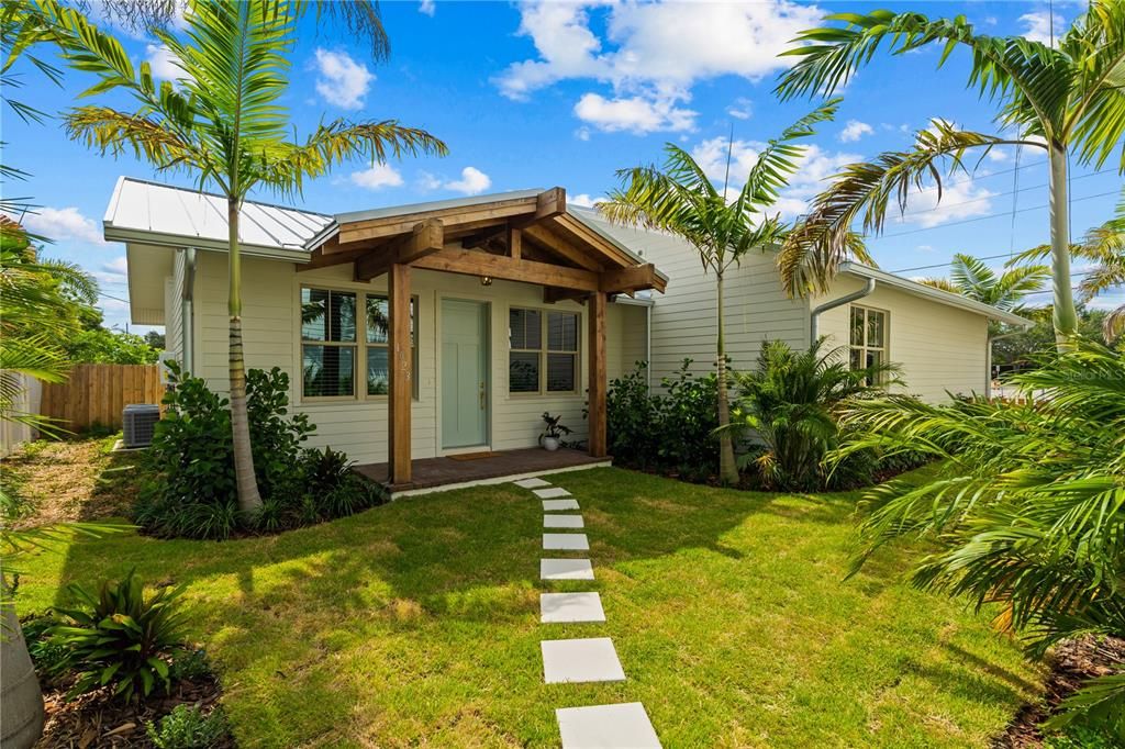 For Rent: $2,450 (1 beds, 1 baths, 685 Square Feet)