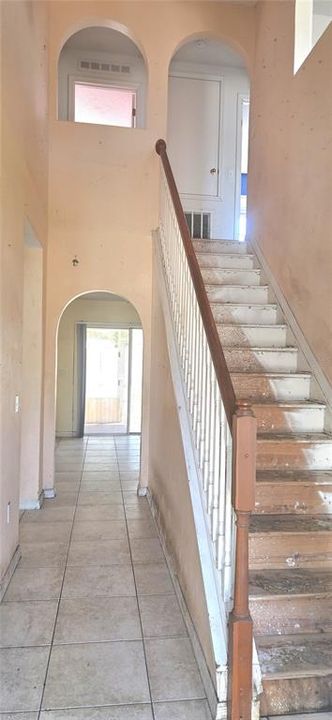 En Venta: $213,000 (4 camas, 2 baños, 2200 Pies cuadrados)