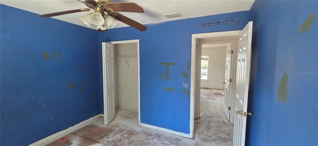 En Venta: $213,000 (4 camas, 2 baños, 2200 Pies cuadrados)