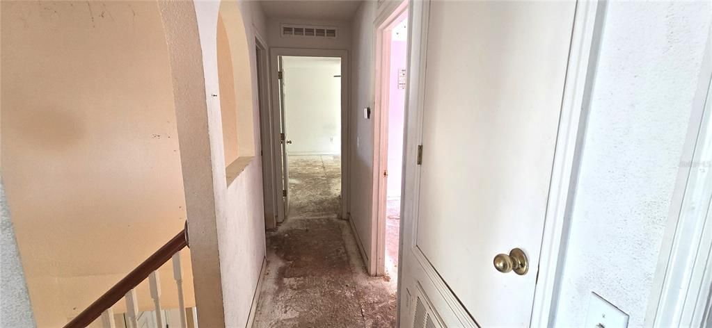 En Venta: $213,000 (4 camas, 2 baños, 2200 Pies cuadrados)