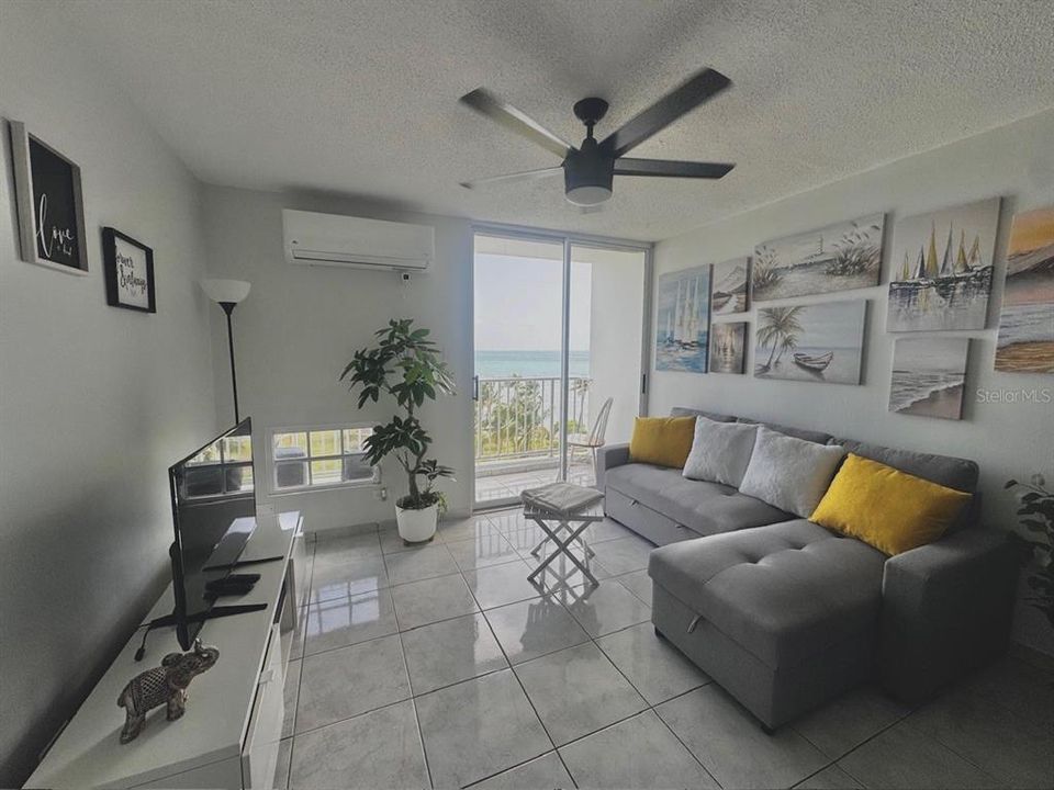For Sale: $247,500 (1 beds, 1 baths, 623 Square Feet)