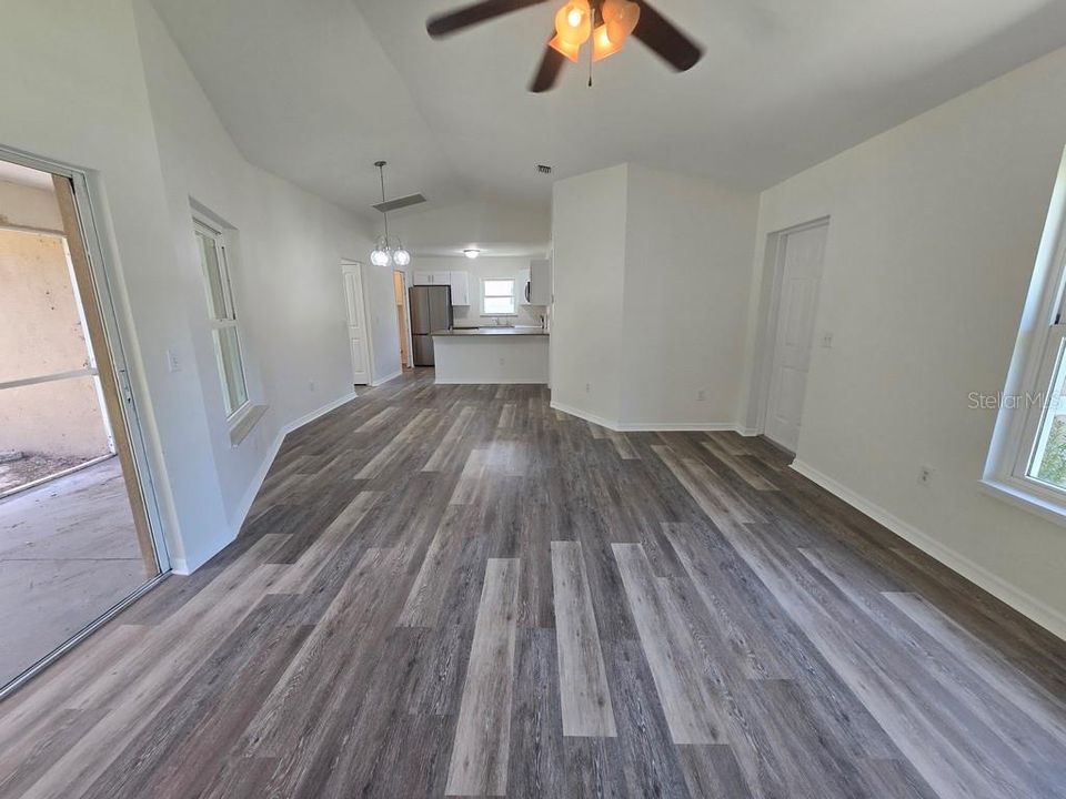For Sale: $259,900 (3 beds, 2 baths, 1245 Square Feet)