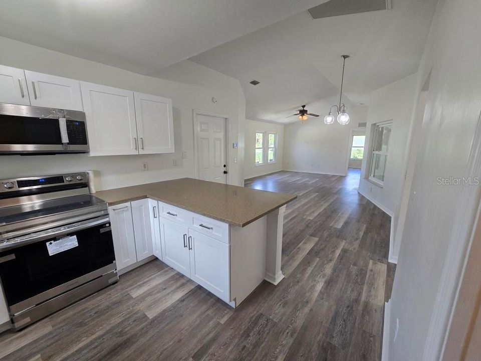 For Sale: $259,900 (3 beds, 2 baths, 1245 Square Feet)