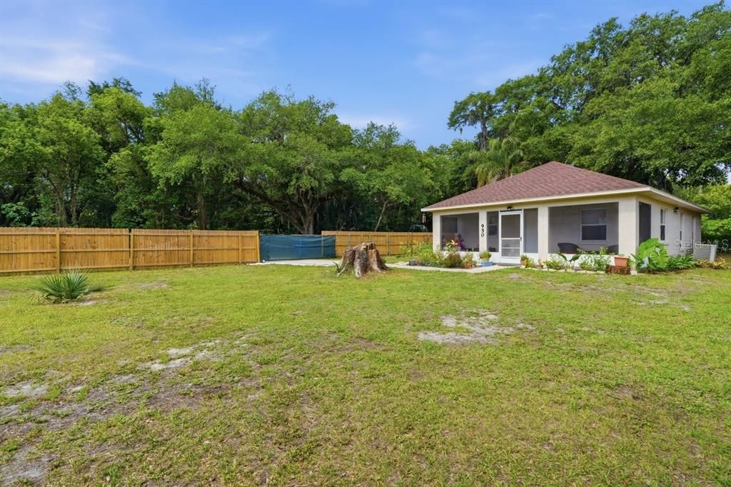 For Sale: $220,000 (2 beds, 1 baths, 962 Square Feet)