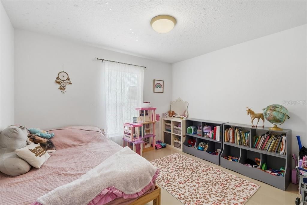 For Sale: $220,000 (2 beds, 1 baths, 962 Square Feet)