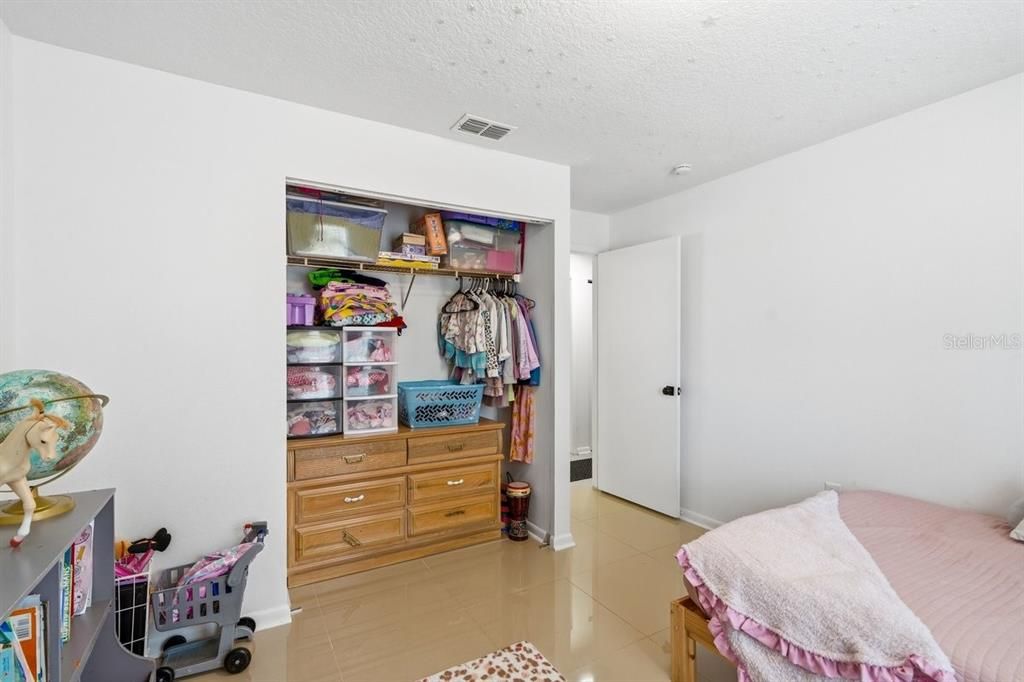 For Sale: $220,000 (2 beds, 1 baths, 962 Square Feet)