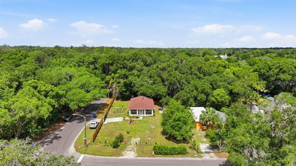 For Sale: $220,000 (2 beds, 1 baths, 962 Square Feet)