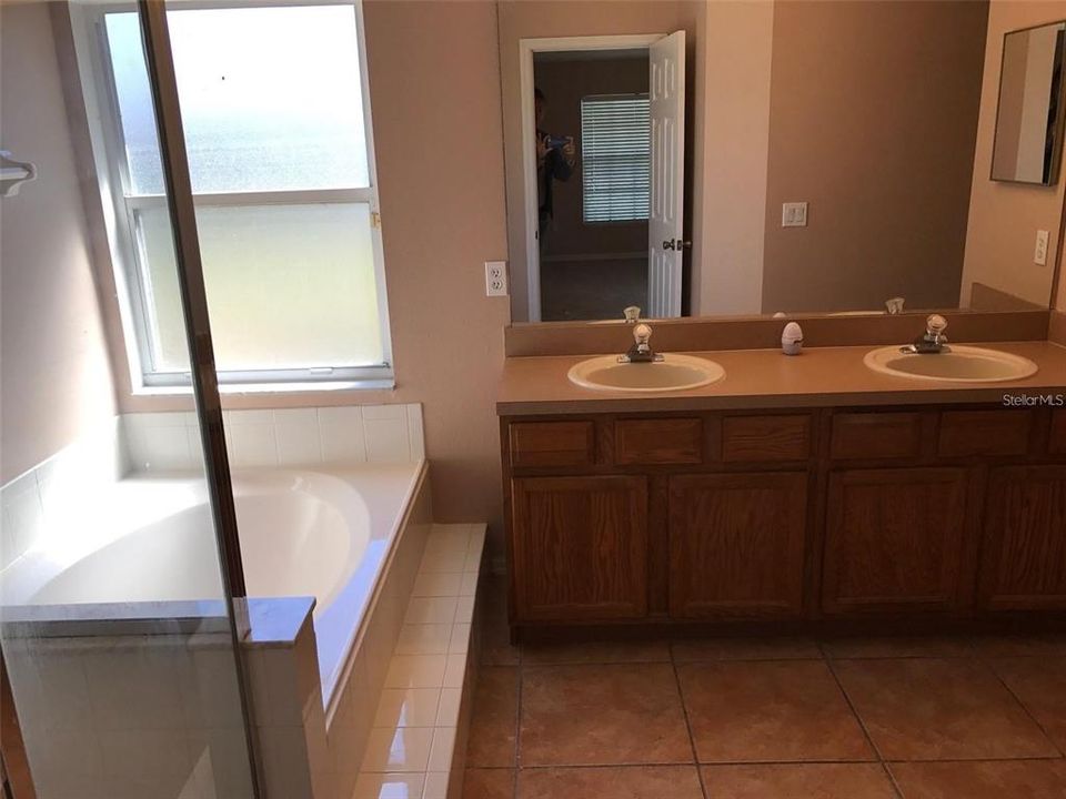 For Rent: $1,950 (3 beds, 2 baths, 1596 Square Feet)