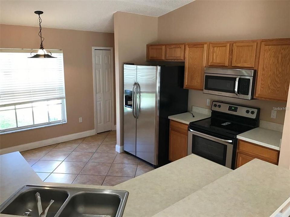 For Rent: $1,950 (3 beds, 2 baths, 1596 Square Feet)