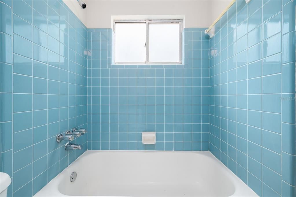 На продажу: $239,900 (2 спален, 2 ванн, 1055 Квадратных фут)