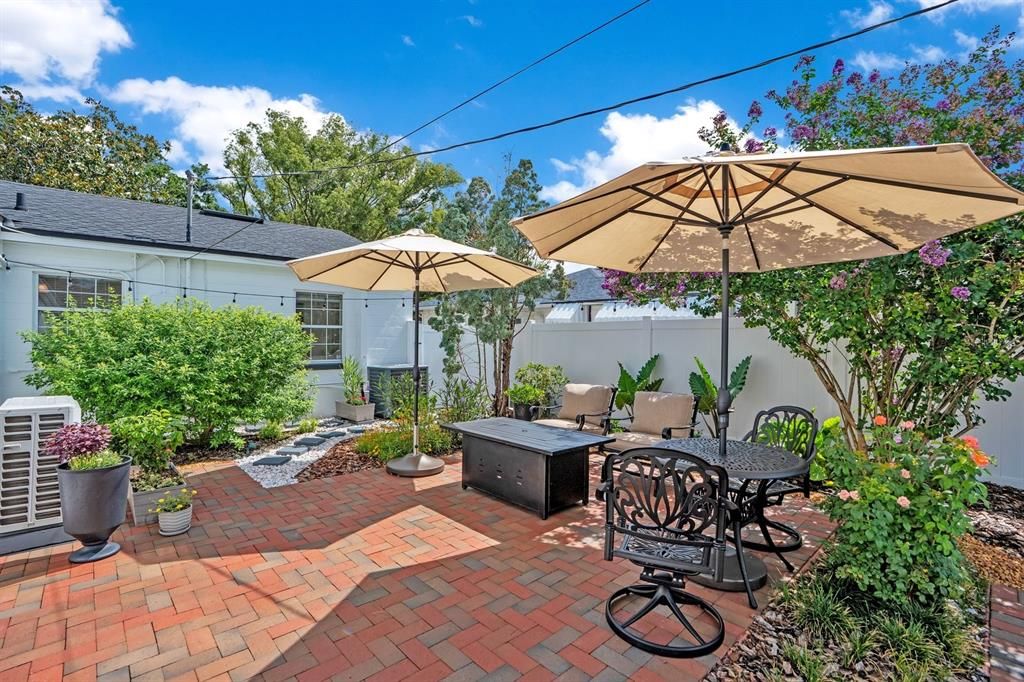 For Sale: $520,000 (4 beds, 2 baths, 2100 Square Feet)