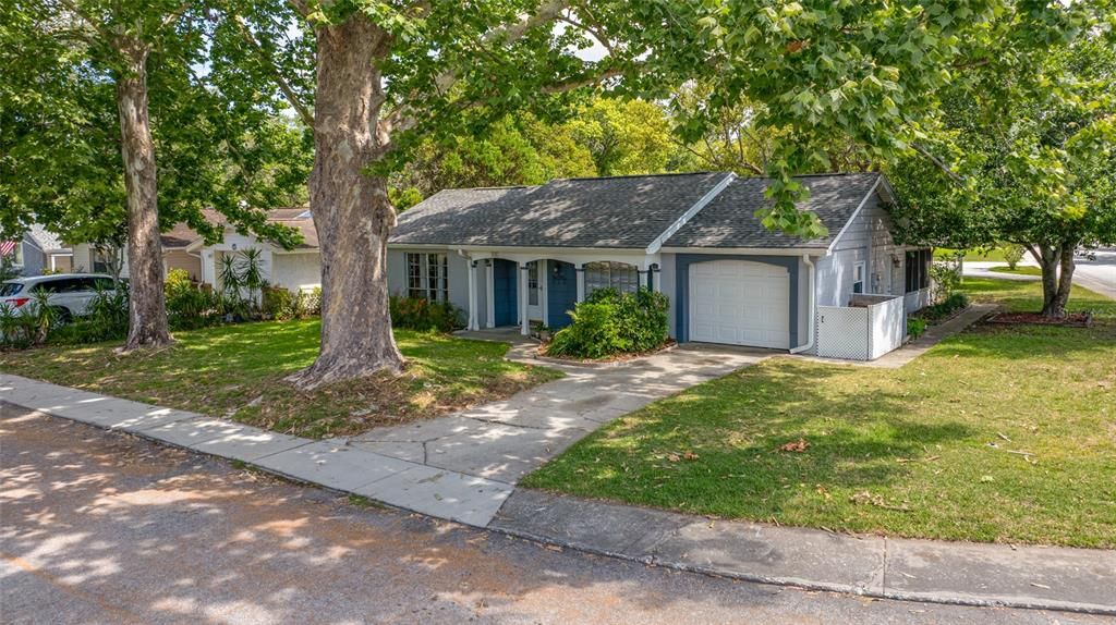 Active With Contract: $195,000 (2 beds, 2 baths, 1068 Square Feet)