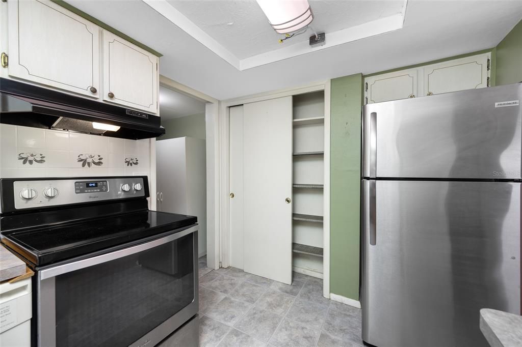 Active With Contract: $195,000 (2 beds, 2 baths, 1068 Square Feet)