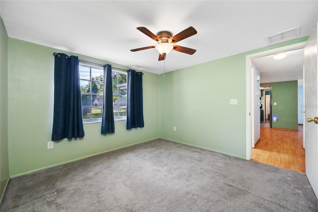 Active With Contract: $195,000 (2 beds, 2 baths, 1068 Square Feet)