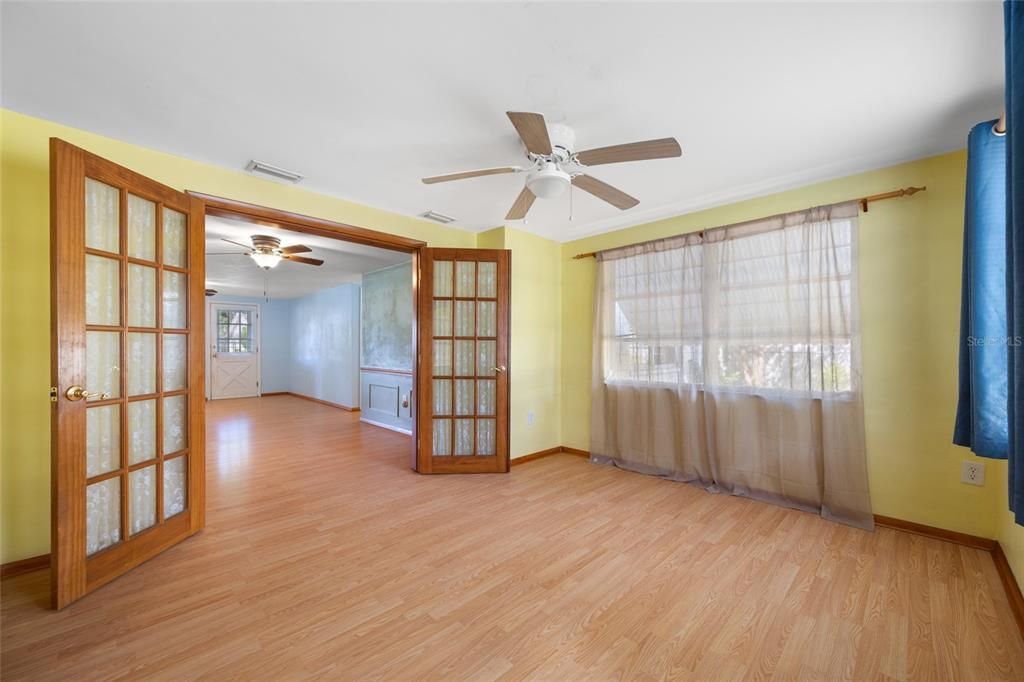 Active With Contract: $195,000 (2 beds, 2 baths, 1068 Square Feet)