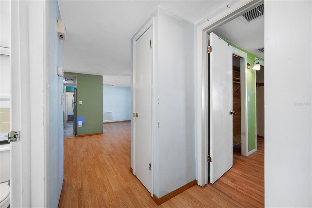 Active With Contract: $195,000 (2 beds, 2 baths, 1068 Square Feet)