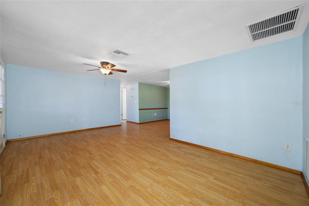 Active With Contract: $195,000 (2 beds, 2 baths, 1068 Square Feet)