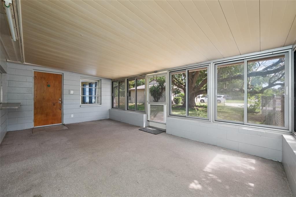 Active With Contract: $195,000 (2 beds, 2 baths, 1068 Square Feet)