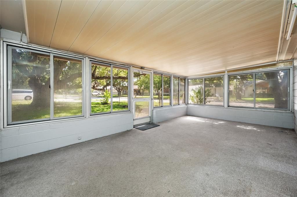 Active With Contract: $195,000 (2 beds, 2 baths, 1068 Square Feet)