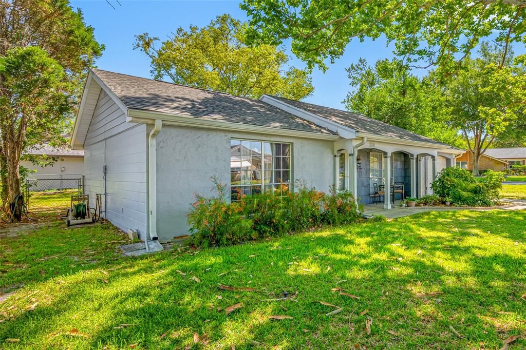 Active With Contract: $195,000 (2 beds, 2 baths, 1068 Square Feet)