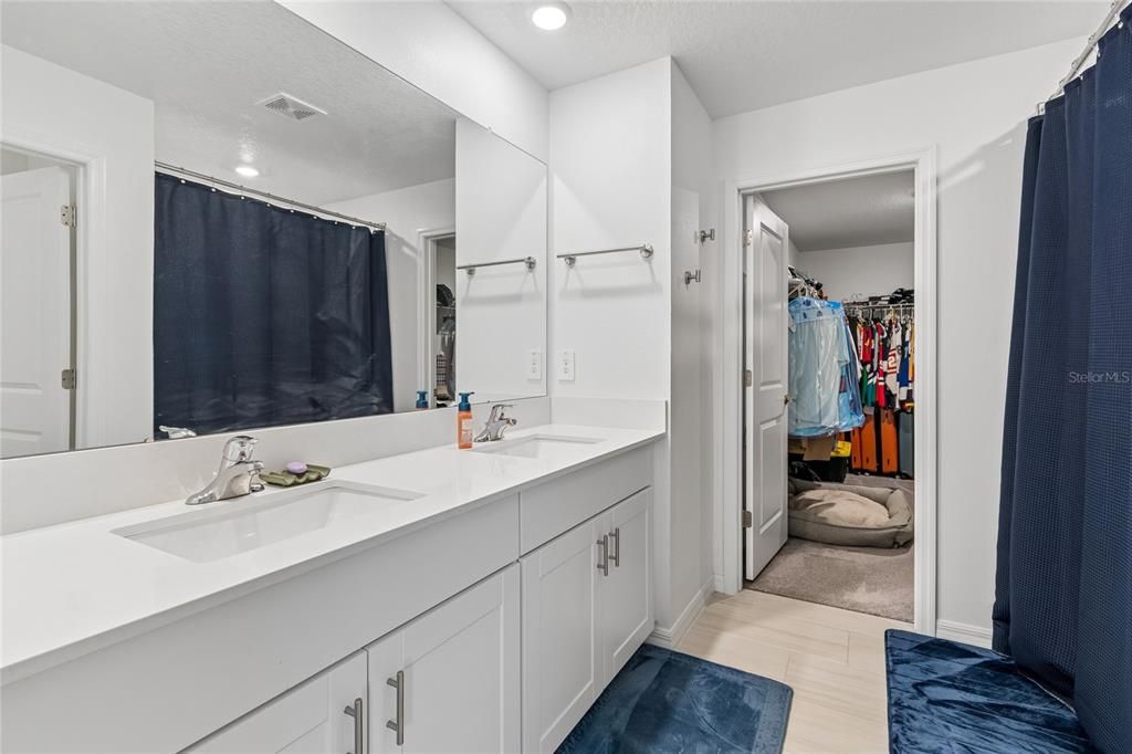 For Sale: $465,000 (4 beds, 2 baths, 2584 Square Feet)