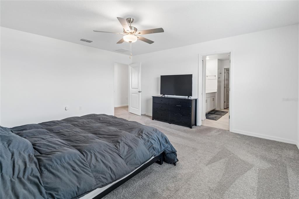 For Sale: $465,000 (4 beds, 2 baths, 2584 Square Feet)