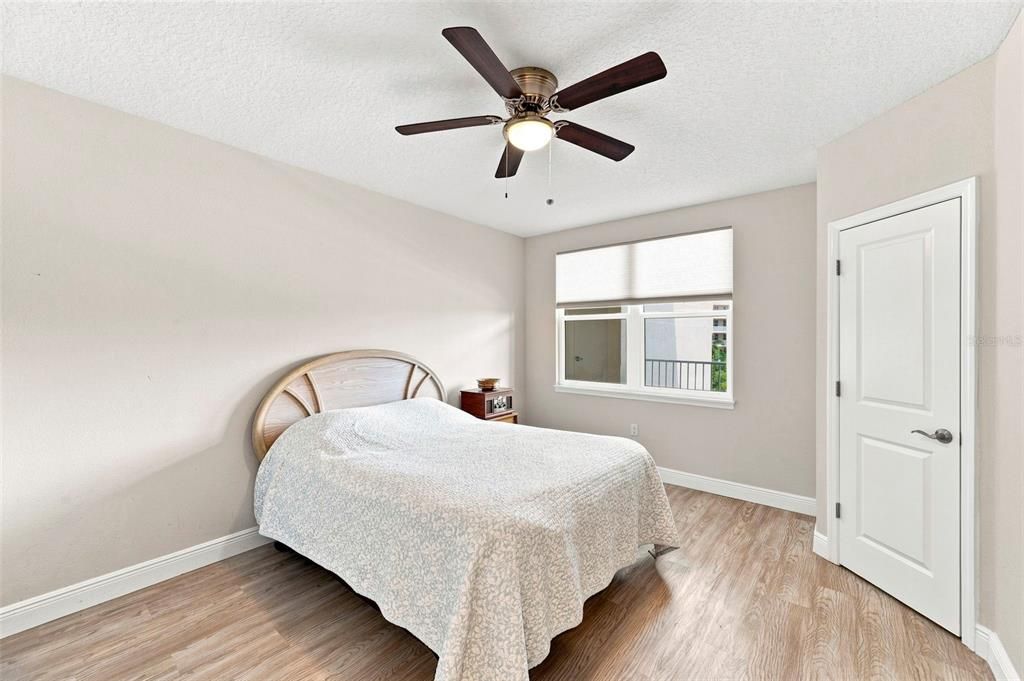 For Sale: $324,990 (2 beds, 2 baths, 1324 Square Feet)