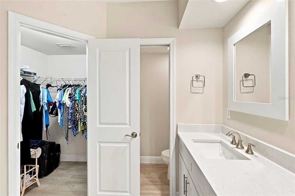 For Sale: $324,990 (2 beds, 2 baths, 1324 Square Feet)
