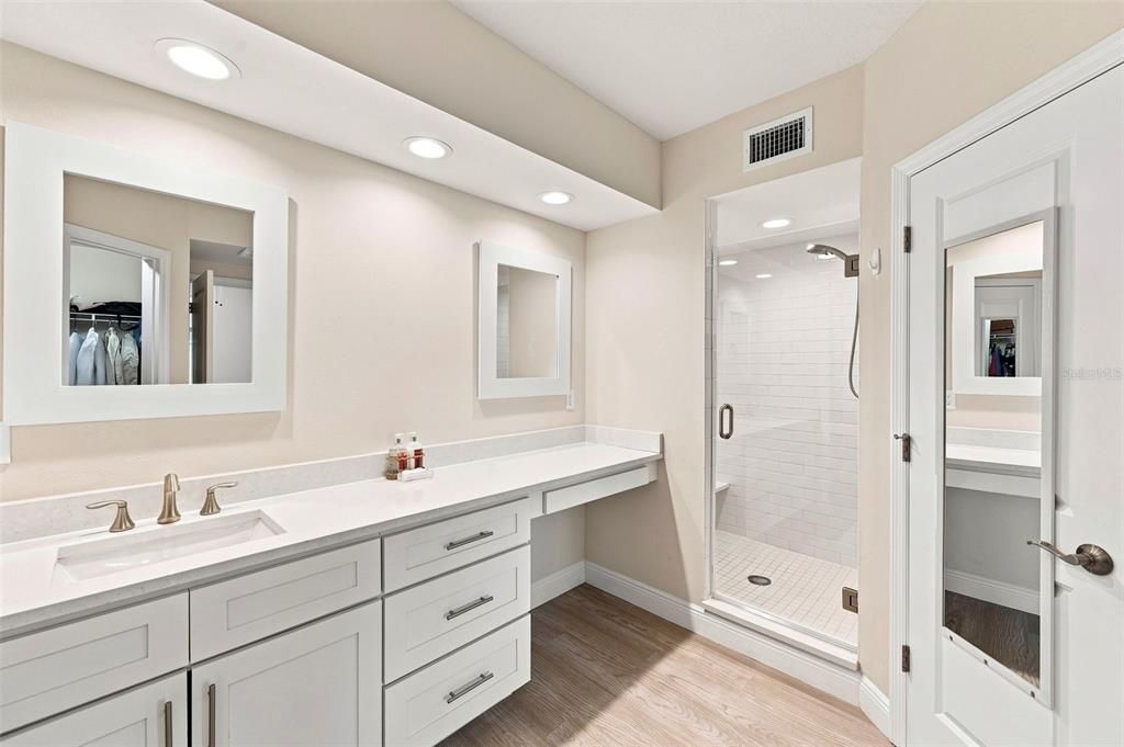 For Sale: $324,990 (2 beds, 2 baths, 1324 Square Feet)