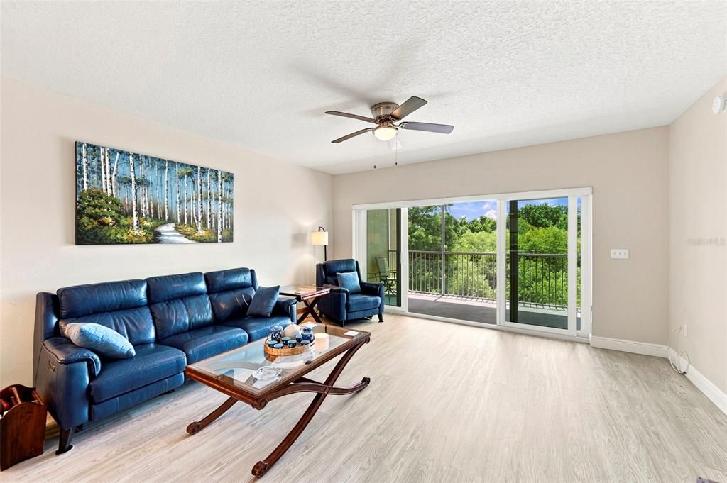 For Sale: $324,990 (2 beds, 2 baths, 1324 Square Feet)