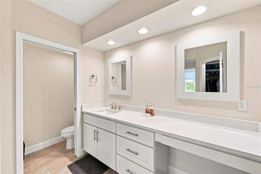 For Sale: $324,990 (2 beds, 2 baths, 1324 Square Feet)