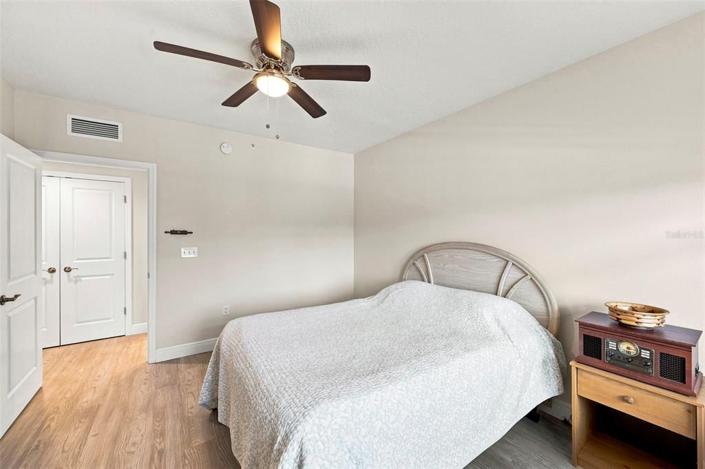 For Sale: $324,990 (2 beds, 2 baths, 1324 Square Feet)