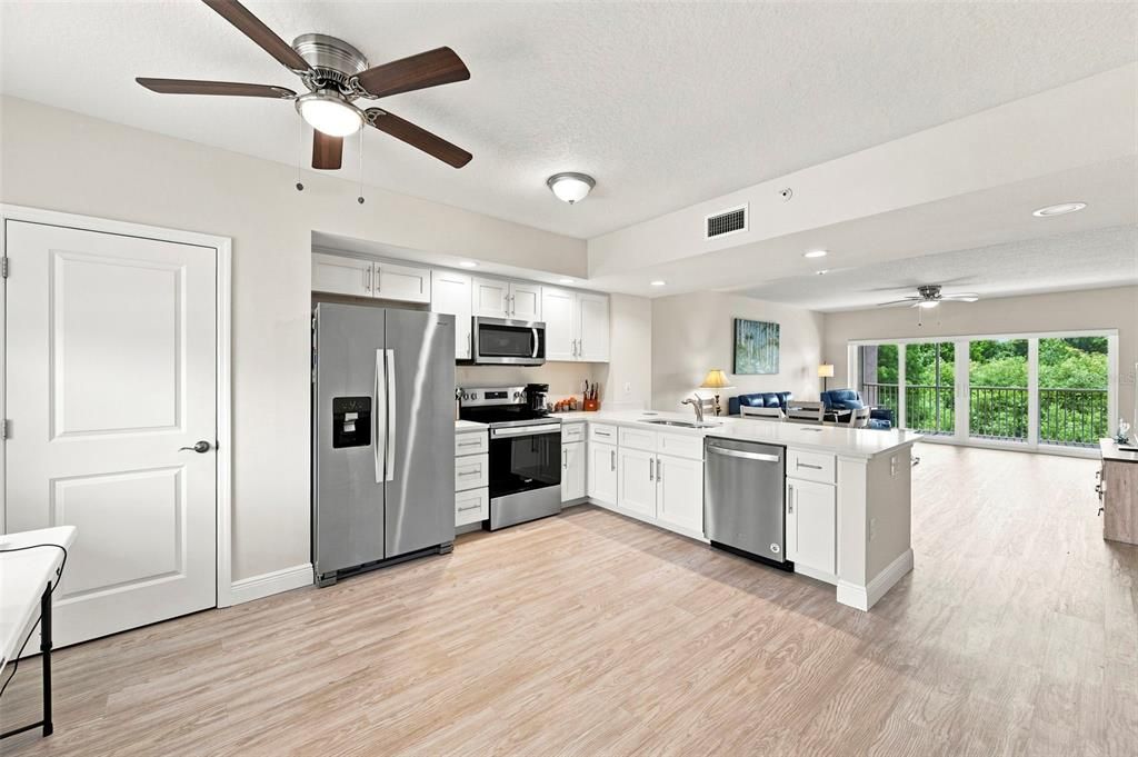 For Sale: $324,990 (2 beds, 2 baths, 1324 Square Feet)