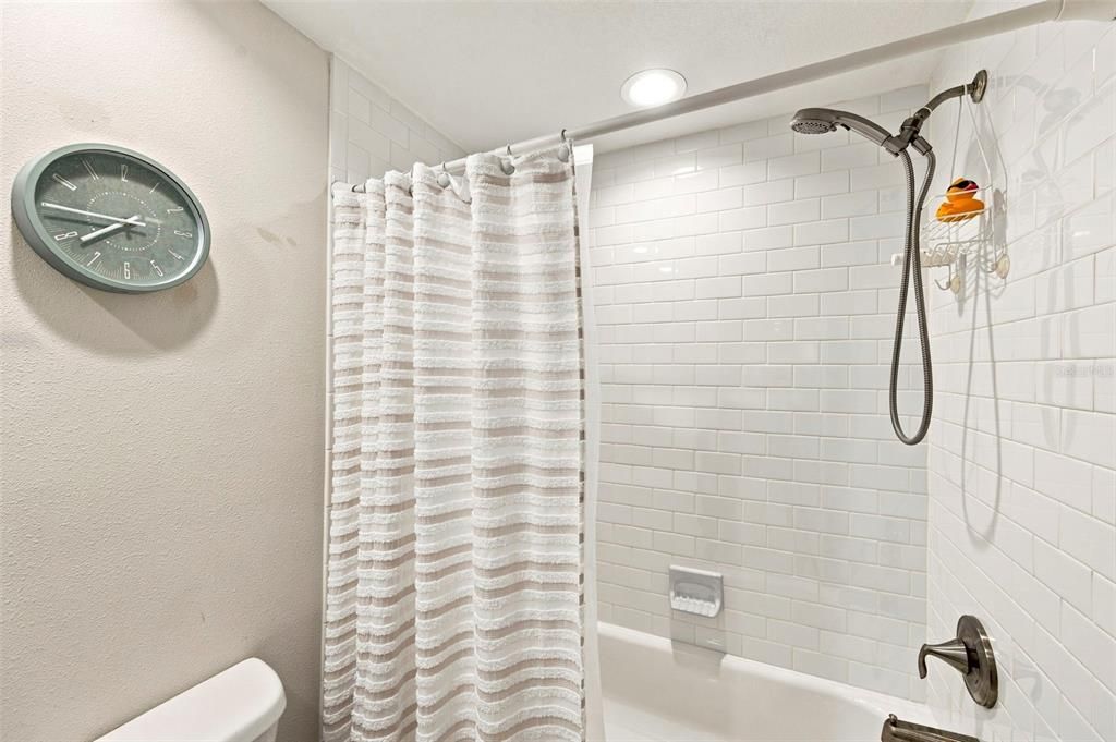 For Sale: $324,990 (2 beds, 2 baths, 1324 Square Feet)