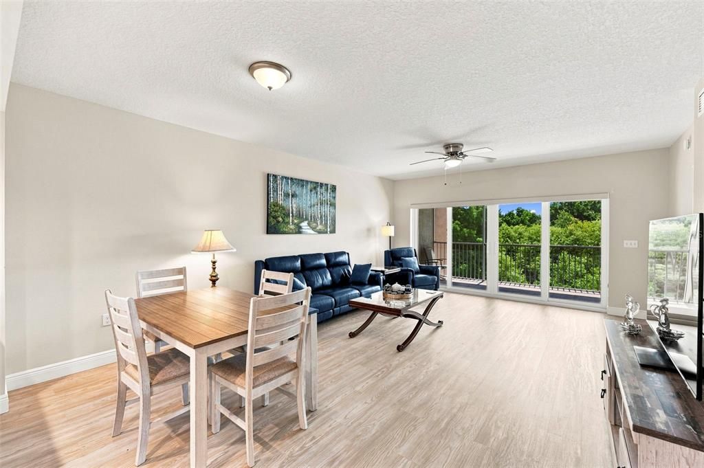 For Sale: $324,990 (2 beds, 2 baths, 1324 Square Feet)