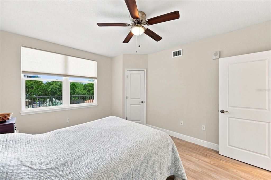 For Sale: $324,990 (2 beds, 2 baths, 1324 Square Feet)