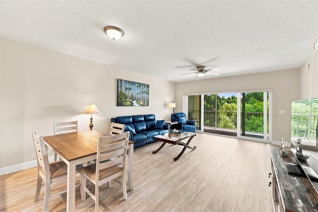 For Sale: $324,990 (2 beds, 2 baths, 1324 Square Feet)