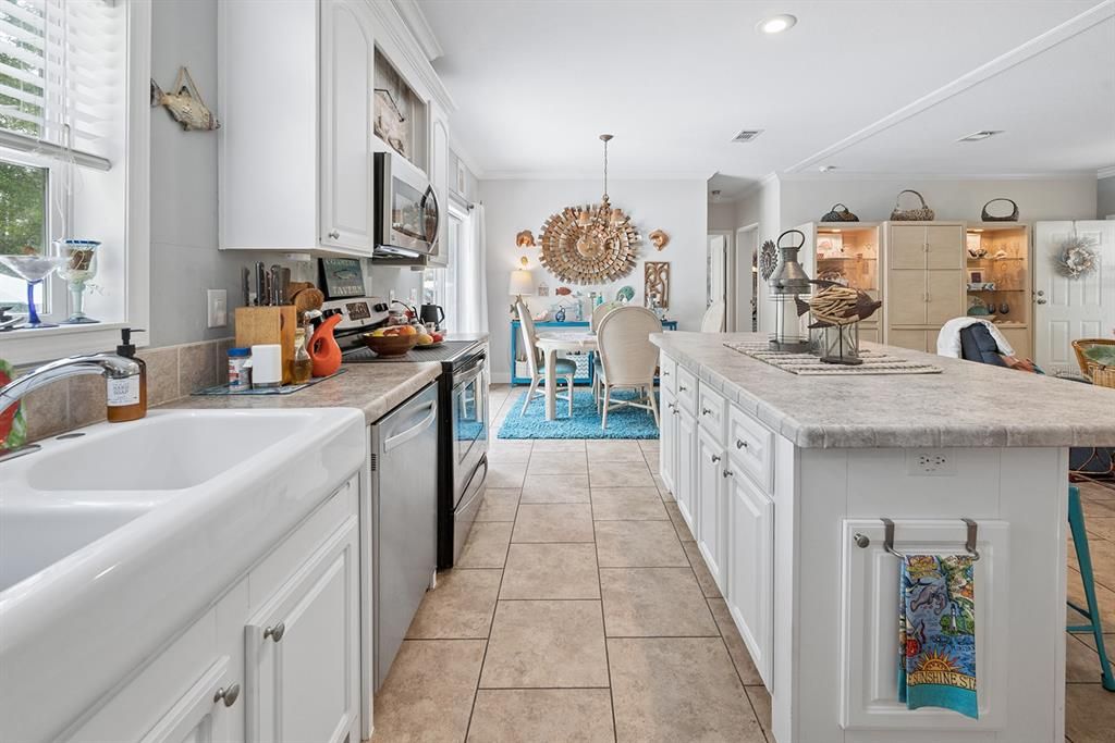 For Sale: $229,500 (3 beds, 2 baths, 1458 Square Feet)