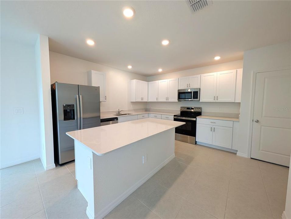 For Rent: $2,350 (4 beds, 2 baths, 1742 Square Feet)