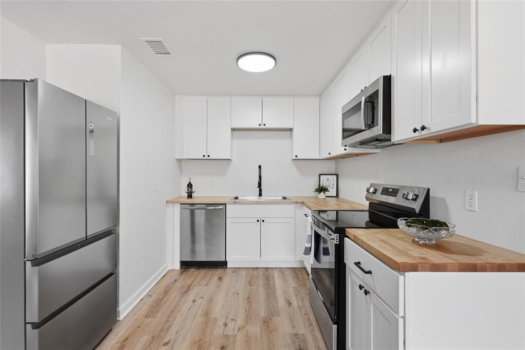 For Sale: $234,900 (3 beds, 2 baths, 1418 Square Feet)