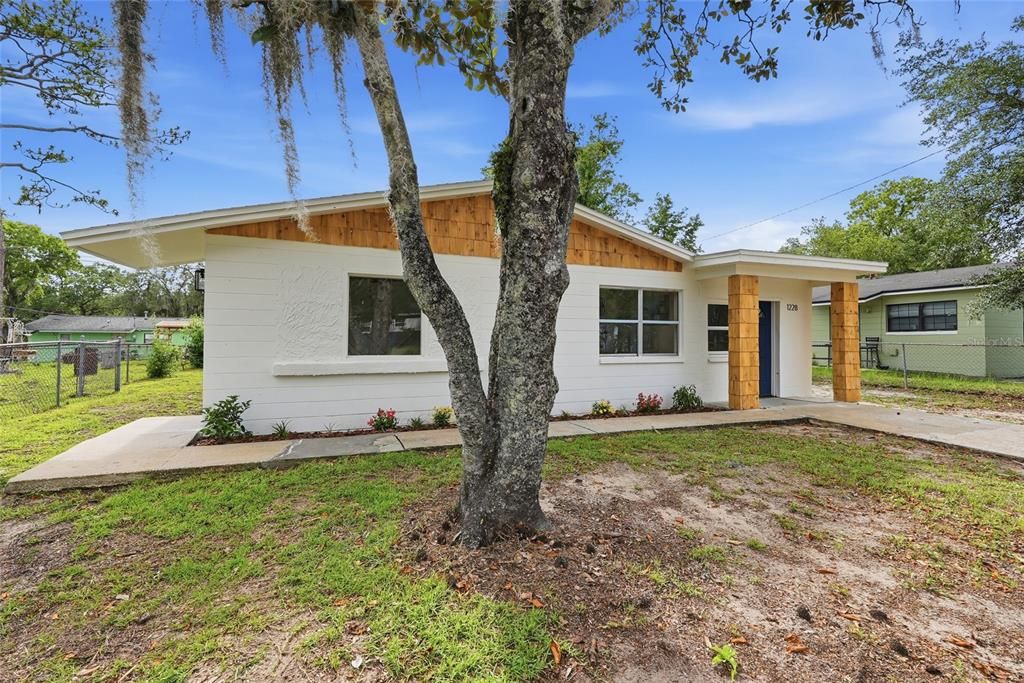 For Sale: $234,900 (3 beds, 2 baths, 1418 Square Feet)